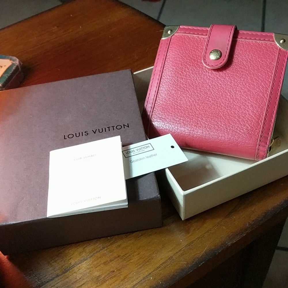 Authentic Louis Vuitton CUIR SUHALI WALLET.